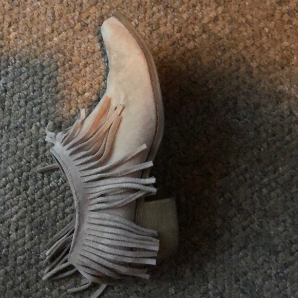 Shoes - Picture 4 of 4